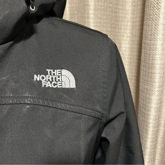 North Face Women’s Jacket S- OPEN TO OFFERS!!! - Picture 4 of 4